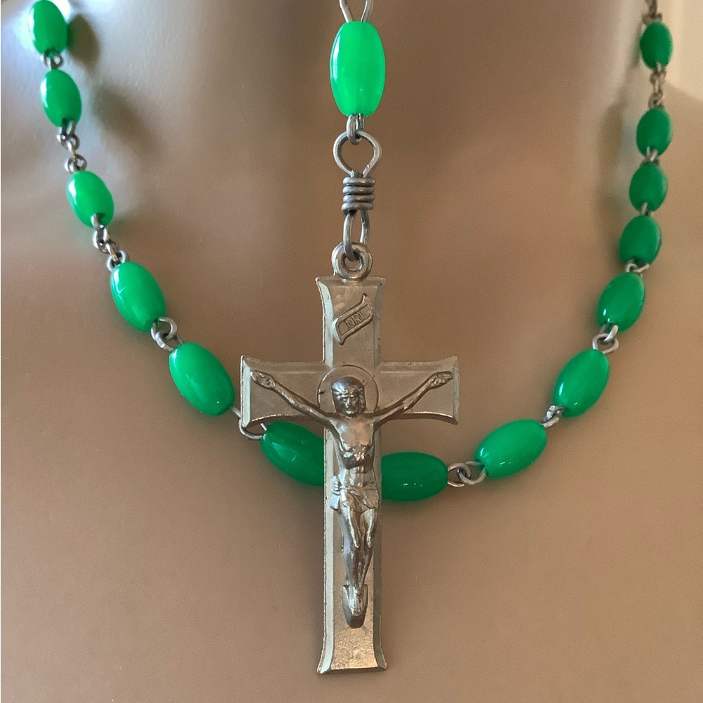Vintage Rosary Cross Necklace Green - Picture 4 of 10